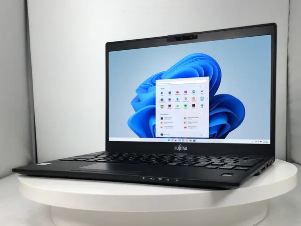 富士通 LIFEBOOK U939/A（第8世代CPU）