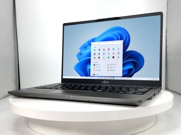 富士通 LIFEBOOK U7411/G （第11世代CPU）