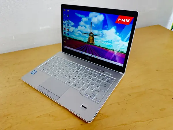 富士通 LIFEBOOK SH75/W (第6世代CPU)
