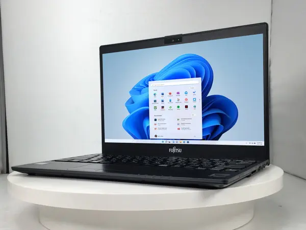 富士通 LIFEBOOK U938/S（第8世代CPU）