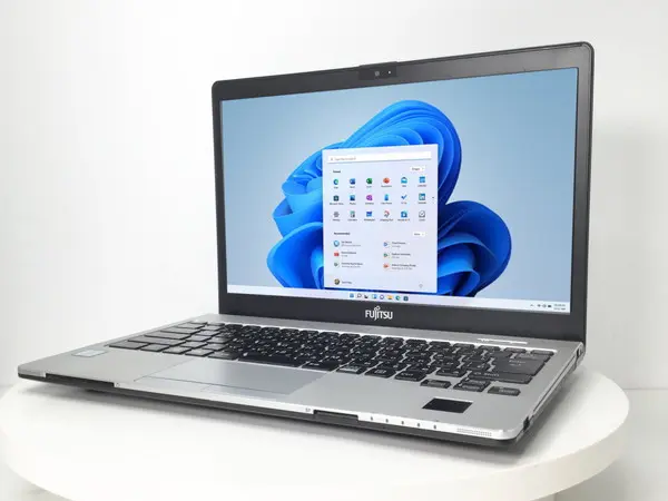 富士通 LIFEBOOK S936/P（第6世代CPU）

