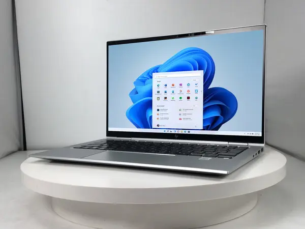 HP EliteBook x360 1030 G7（第10世代CPU）