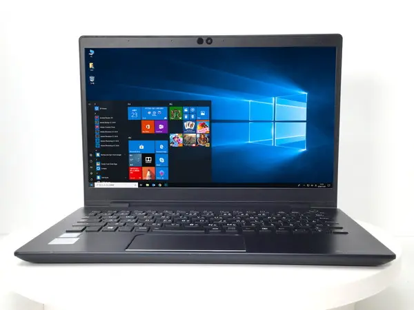 東芝 dynabook G83/M（訳あり）(CPU：Core i5 8250U 1.6GHz