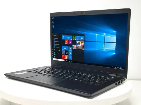 東芝 dynabook G83/M（第8世代CPU）
