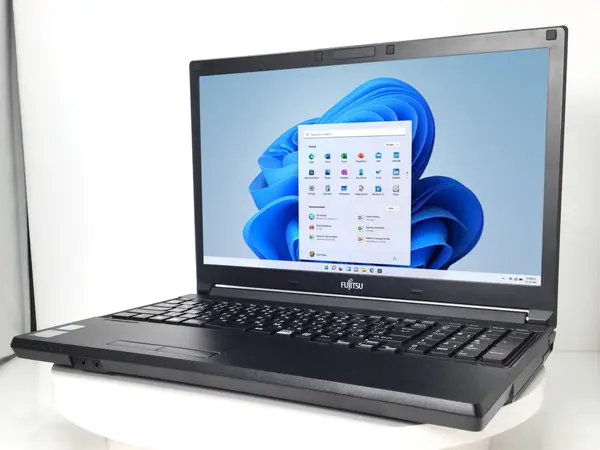 富士通 LIFEBOOK A577/S（第7世代CPU）

