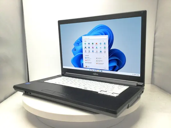 富士通 LIFEBOOK A579/B（第8世代CPU）