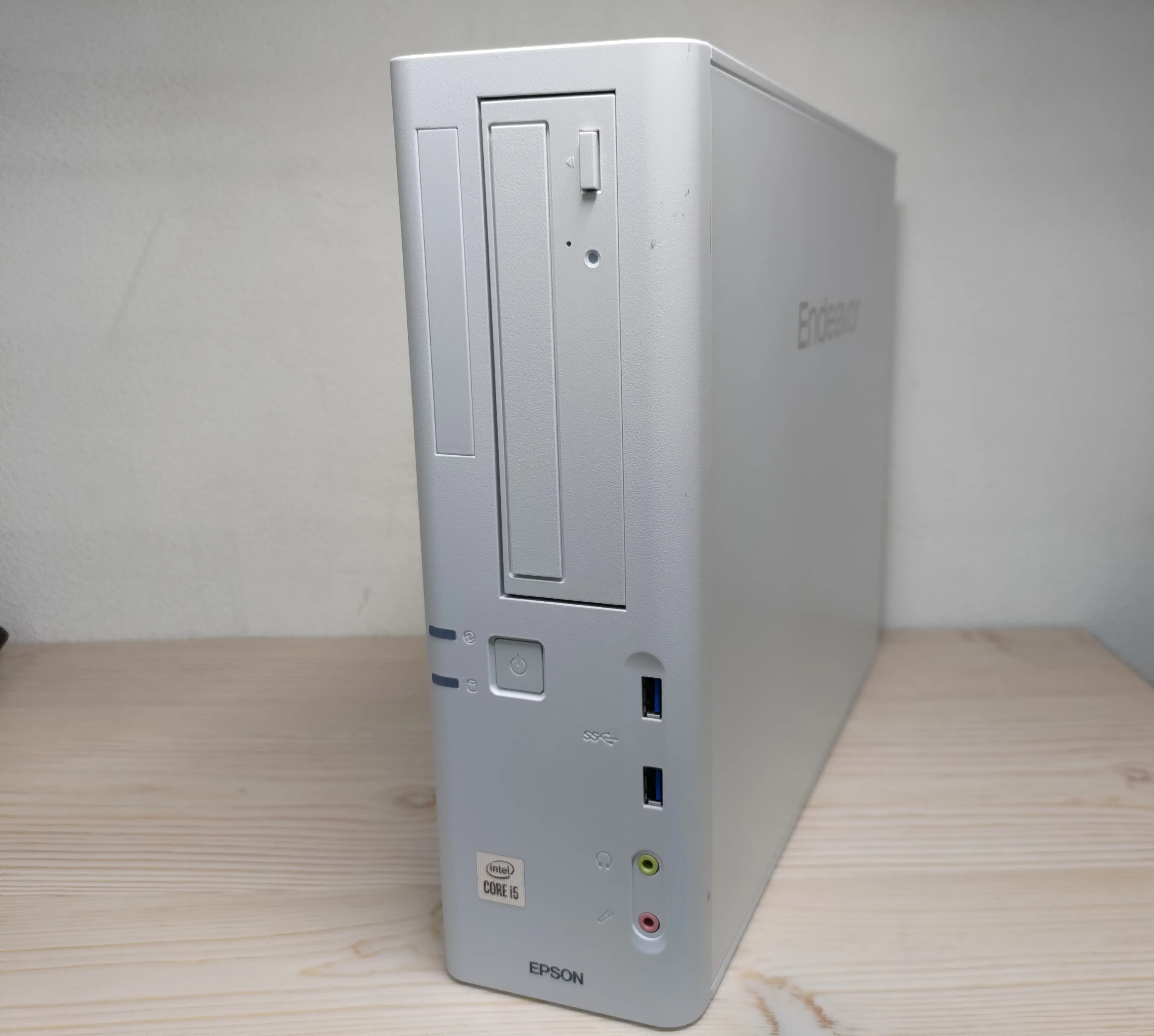 EPSON Endeavor AT997E (SSD 256GB / メモリ8GB&高速SSD搭載!!)