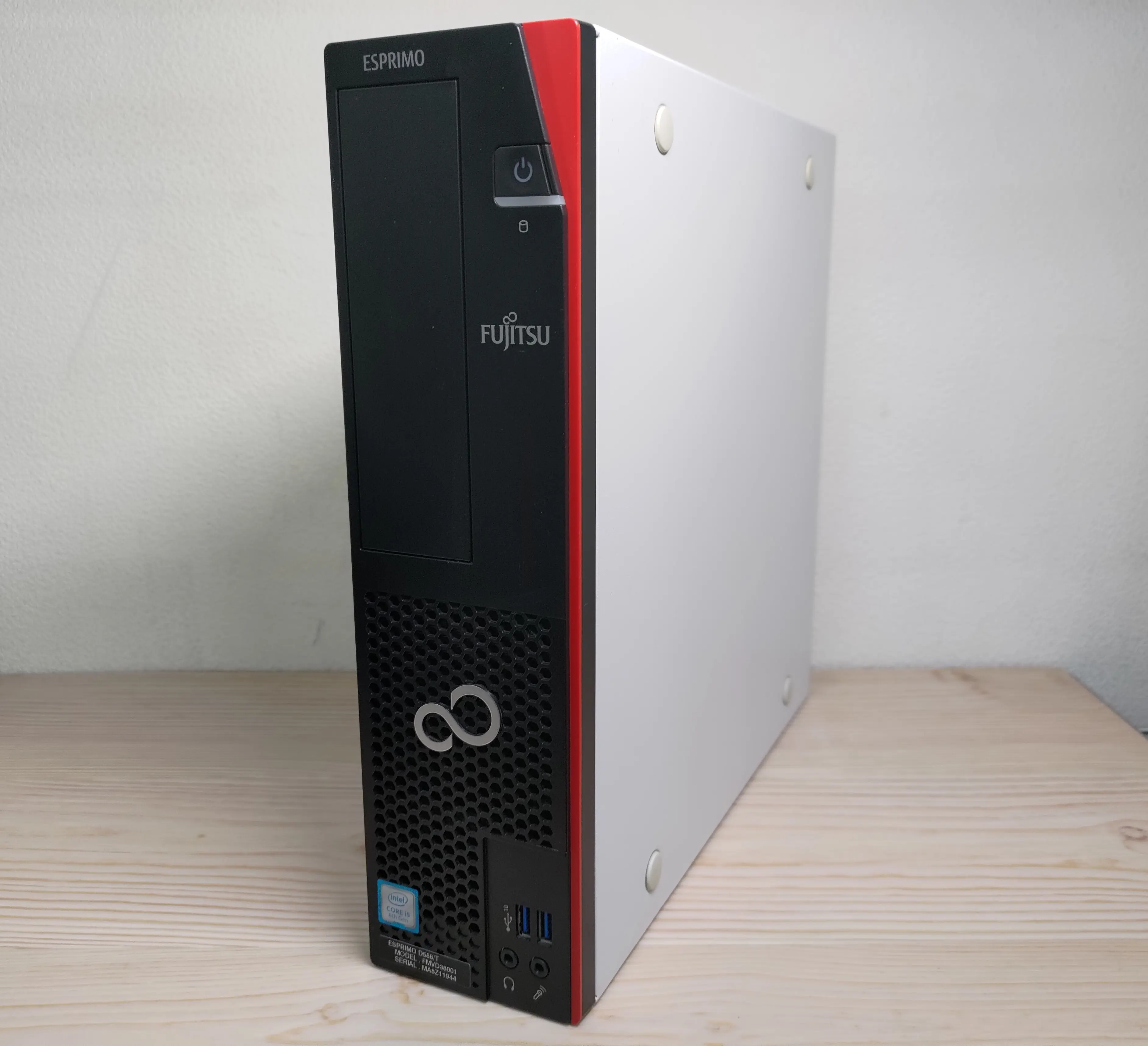 富士通 ESPRIMO D588/T