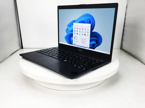 富士通 FUTRO MU937（第7世代CPU）
