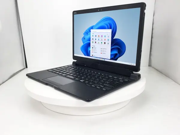 富士通 ARROWS Tab Q739/AE（第8世代CPU）