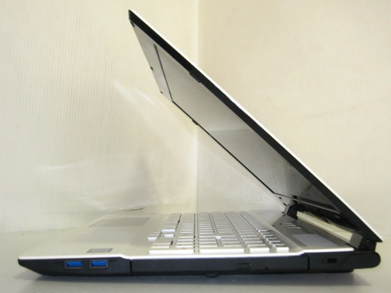 Windowsノート本体 NEC LAVIE i7 7th HDD 1TB NS600GAW NEC