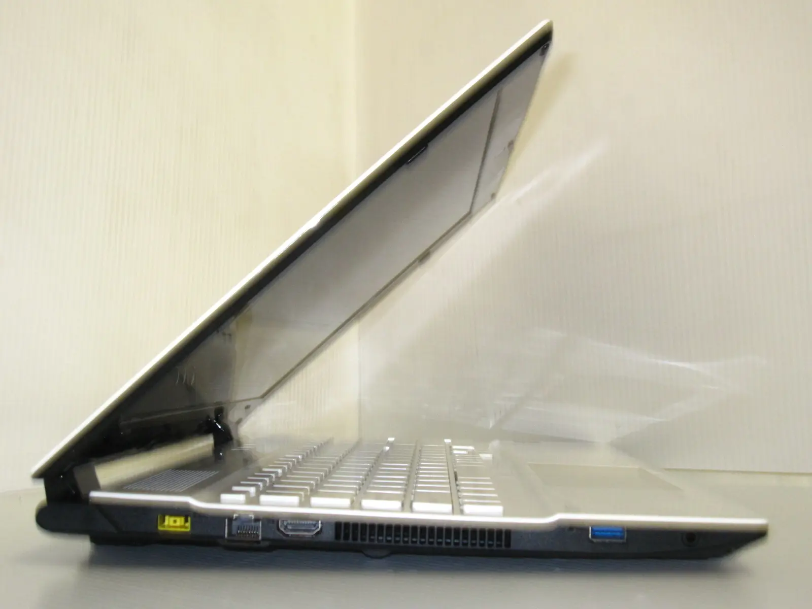 NEC LAVIE Note Standard NS600/GAW (第7世代CPU)