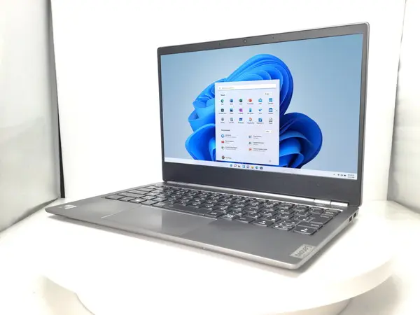 Lenovo ThinkBook 13s IML（第10世代CPU）