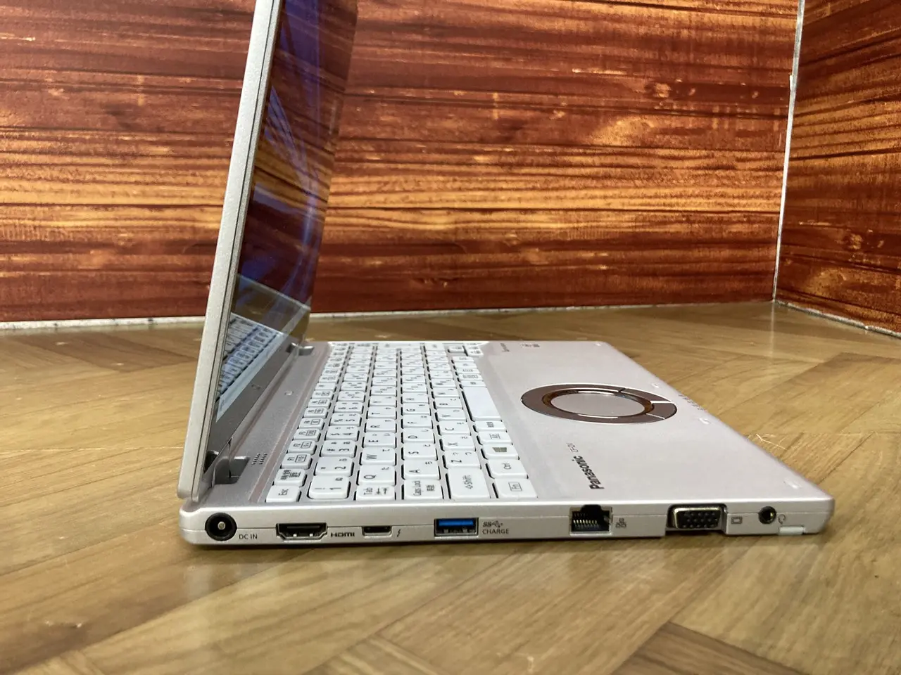 Let'snote QV9(CPU： Core i5 10210U 1.6GHz/メモリ：8GB/SSD：256GB)