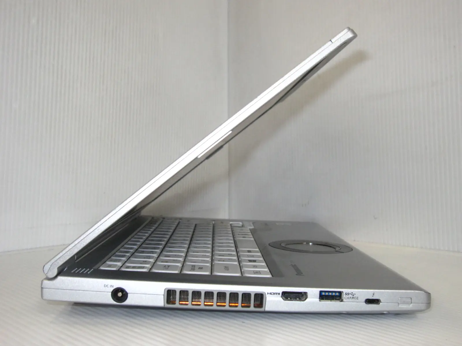 Panasonic Let's note CF-LV9T11VS (第10世代CPU)