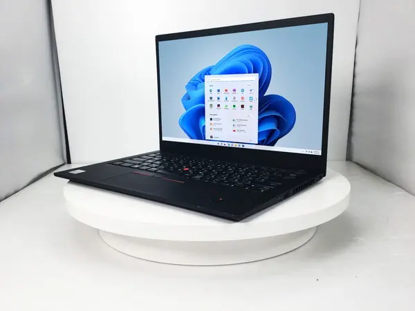Lenovo ThinkPad X1 Carbon Gen8 (第10世代CPU)