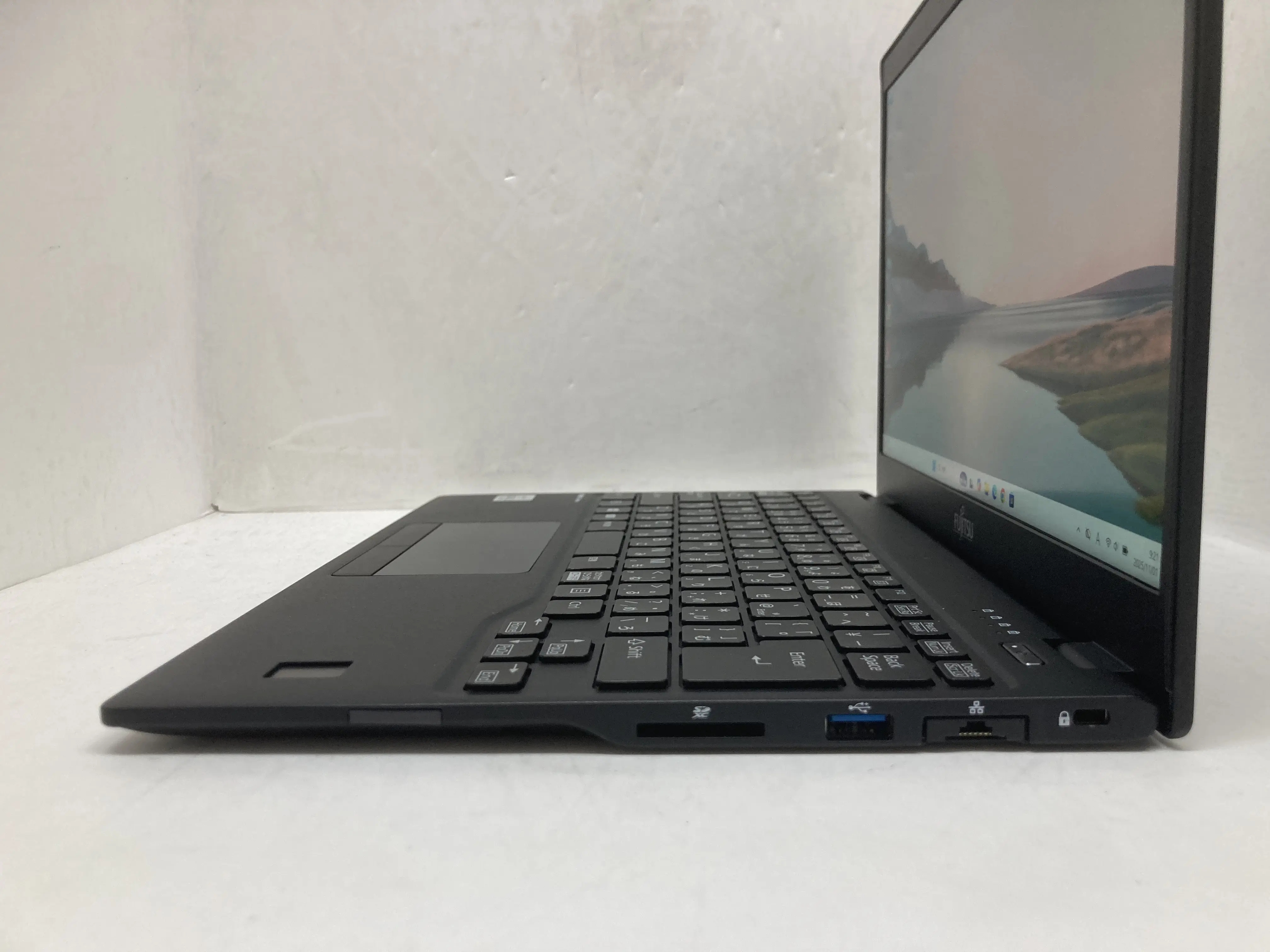LIFEBOOK U9310/D(CPU： Core i5 10310U 1.7GHz/メモリ：8GB/SSD：128GB)