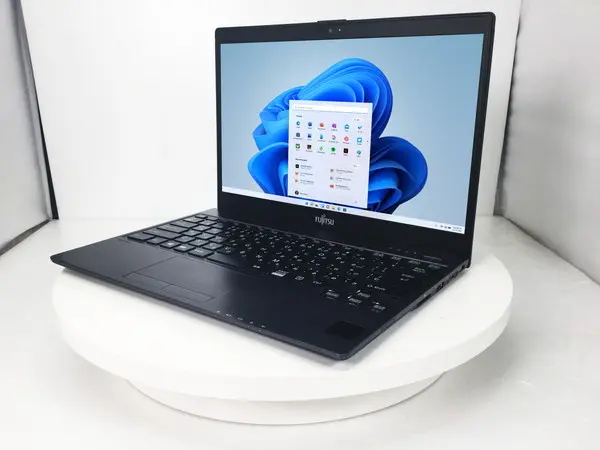 富士通 FUTRO MU937（第7世代CPU）
