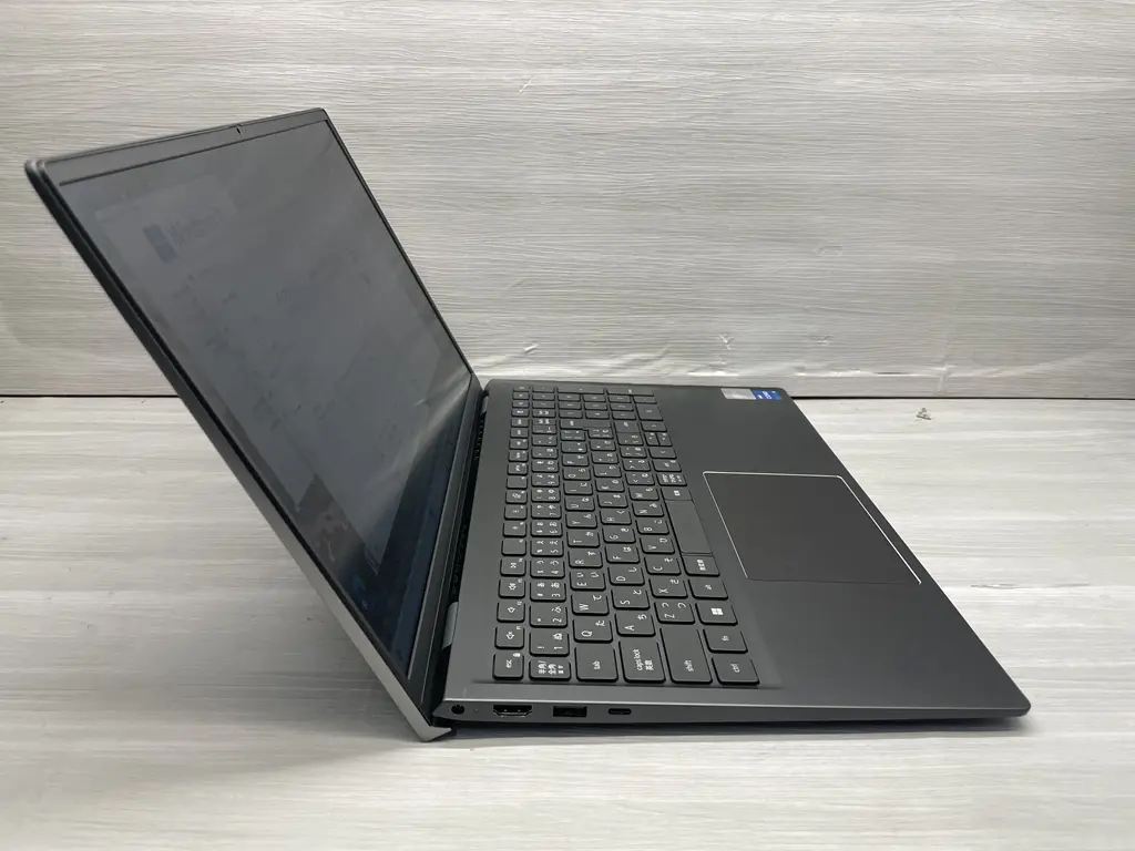 DELL Vostro 15 5510 (CPU：Core i5 11320H 2.5GHz/メモリ：32GB/SSD