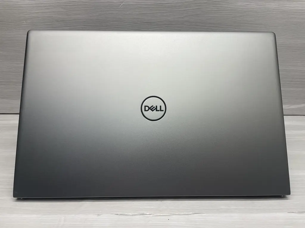 DELL Vostro 15 5510 (CPU：Core i5 11320H 2.5GHz/メモリ：32GB/SSD