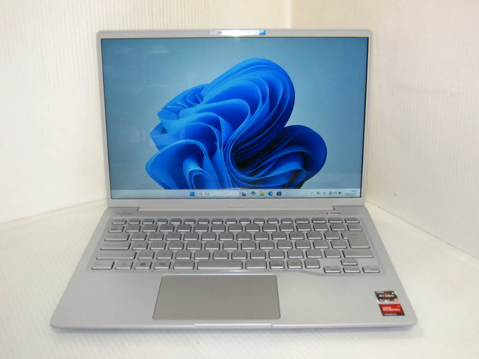 富士通 LIFEBOOK MH55/J1