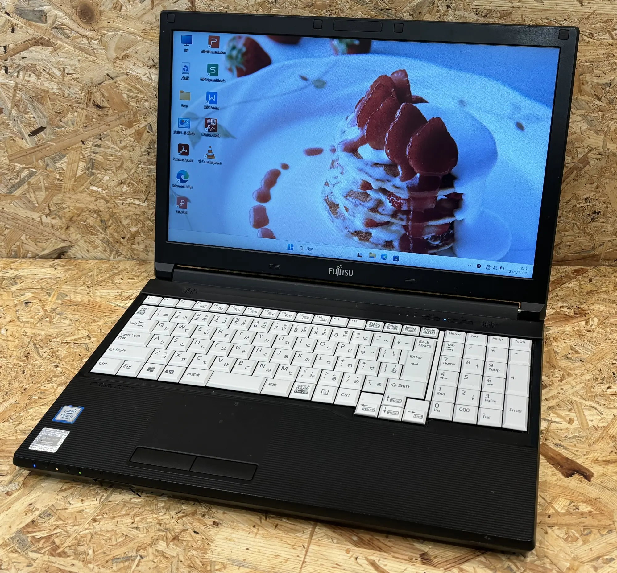 富士通  LIFEBOOK A577/R（第7世代CPU）

