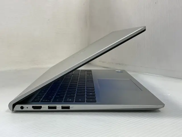 DELL Inspiron 15 3520 (第12世代CPU)