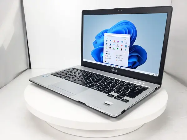 富士通 LIFEBOOK S938/S（第8世代CPU）