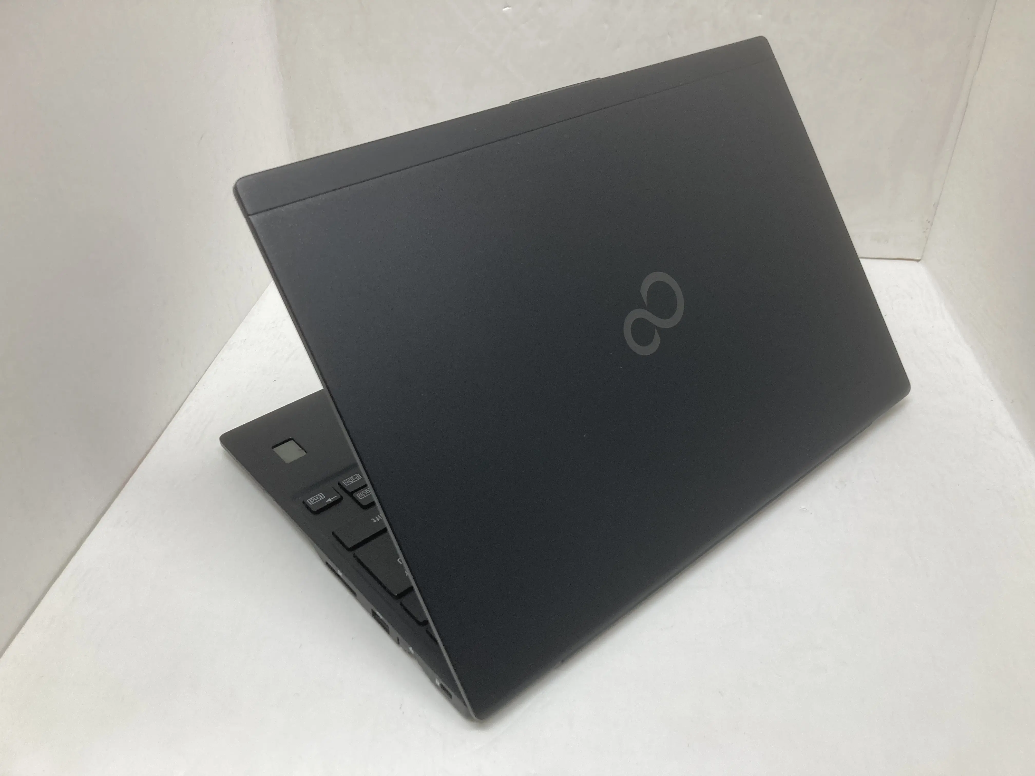 LIFEBOOK U9310/D(CPU： Core i7 10610U 1.8GHz/メモリ：16GB/SSD：512GB)