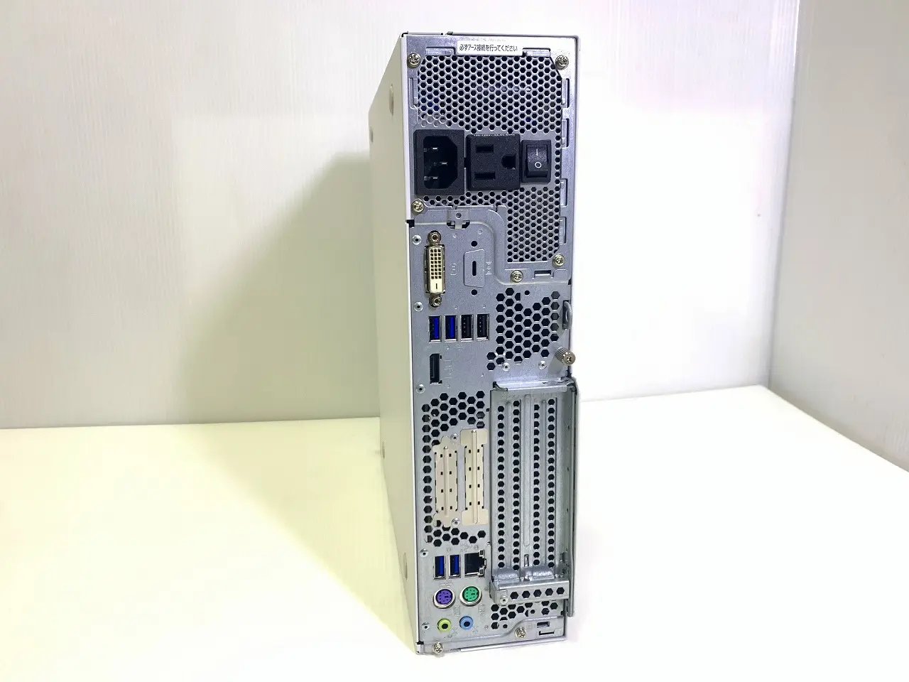 富士通 ESPRIMO D588/B (Core i3 9400 3.6GHz/16GB/SSD256GB