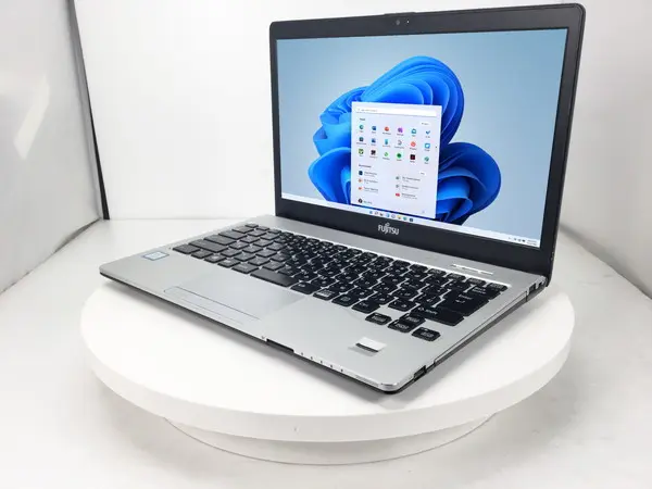 富士通 LIFEBOOK S938/S（第8世代CPU）