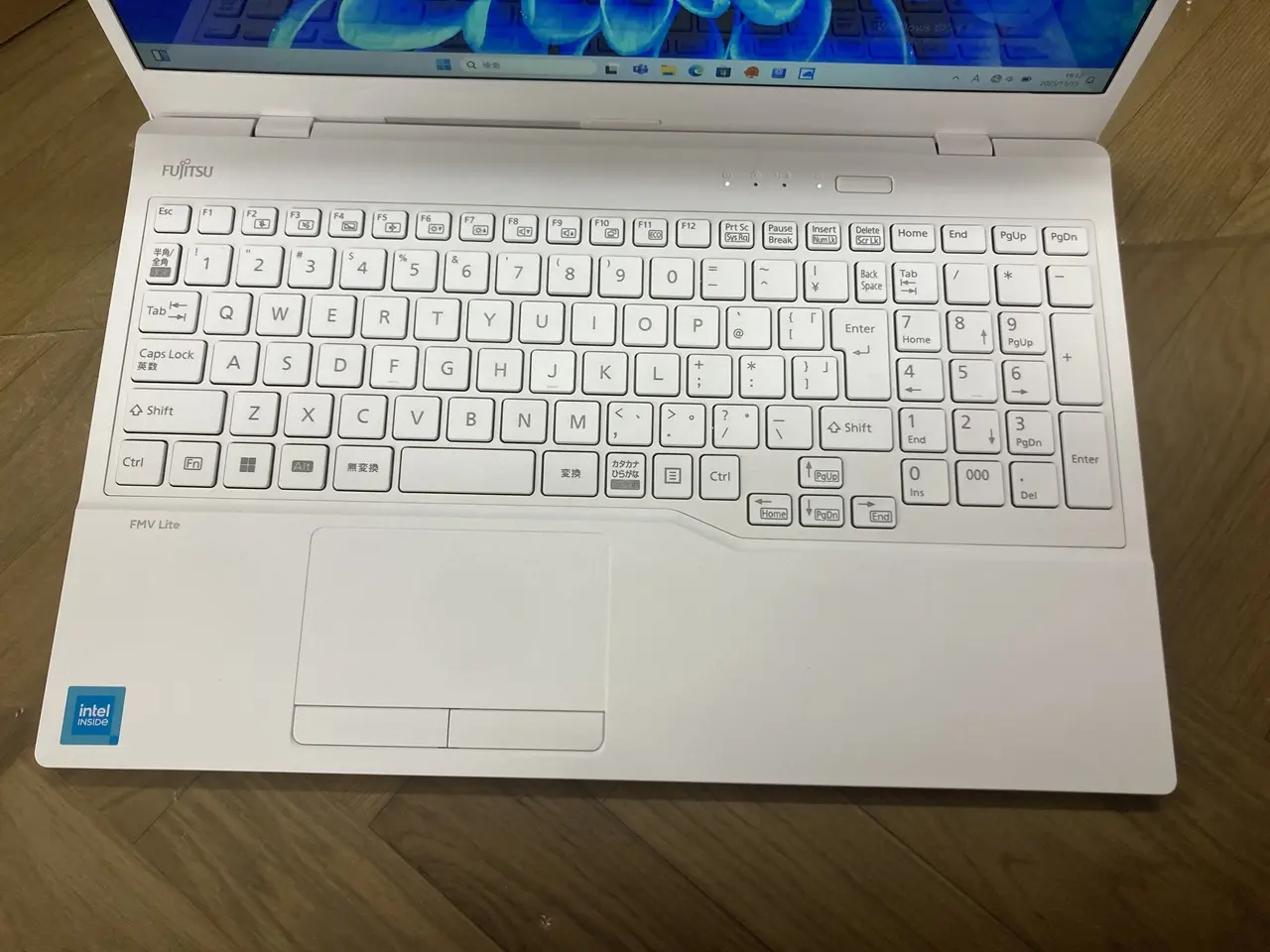 FMV Lite 3515/H3(CPU： Celeron 7305 1.11GHz/メモリ：8MB/SSD：256GB)