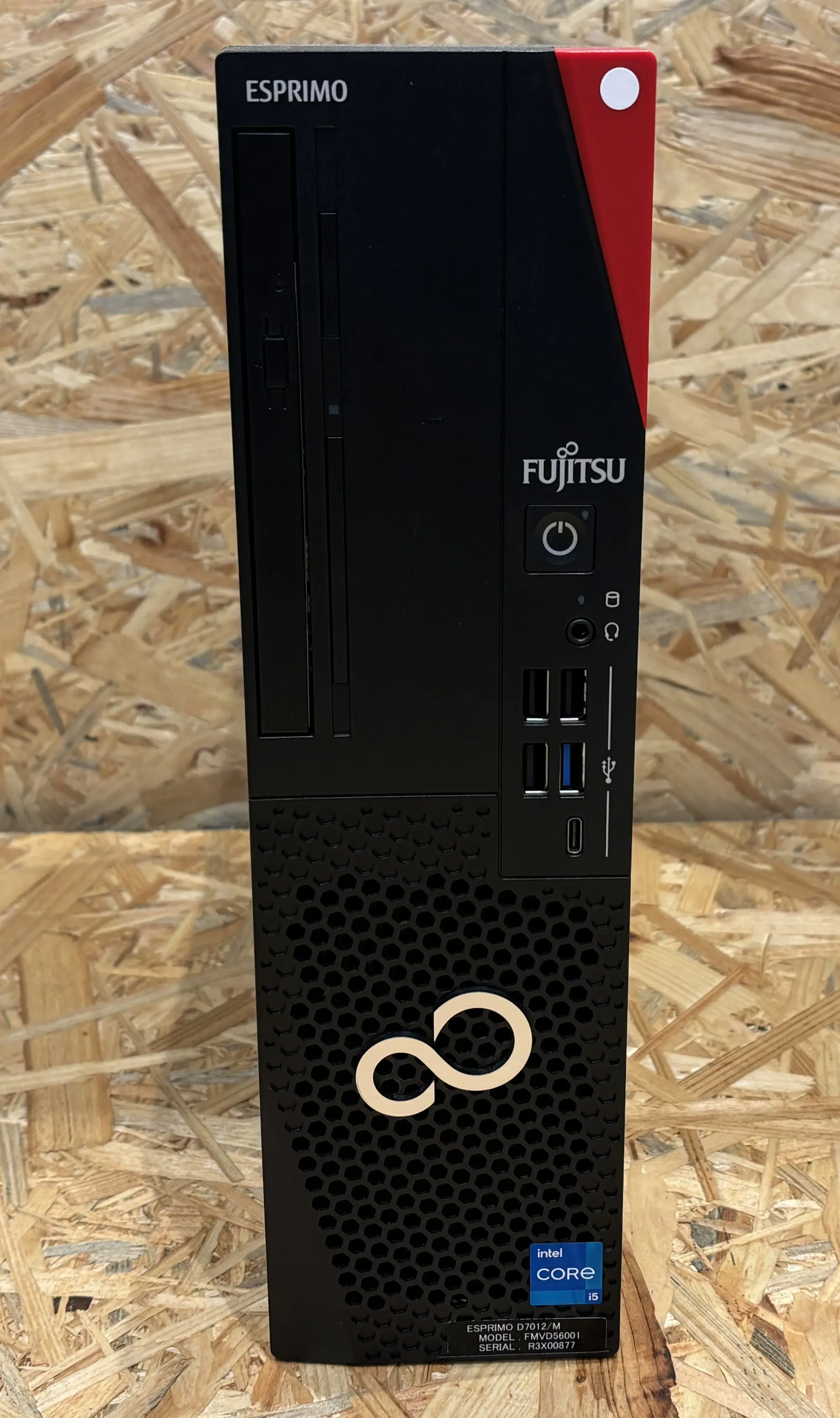 富士通 ESPTRIMO D7012（第8世代）