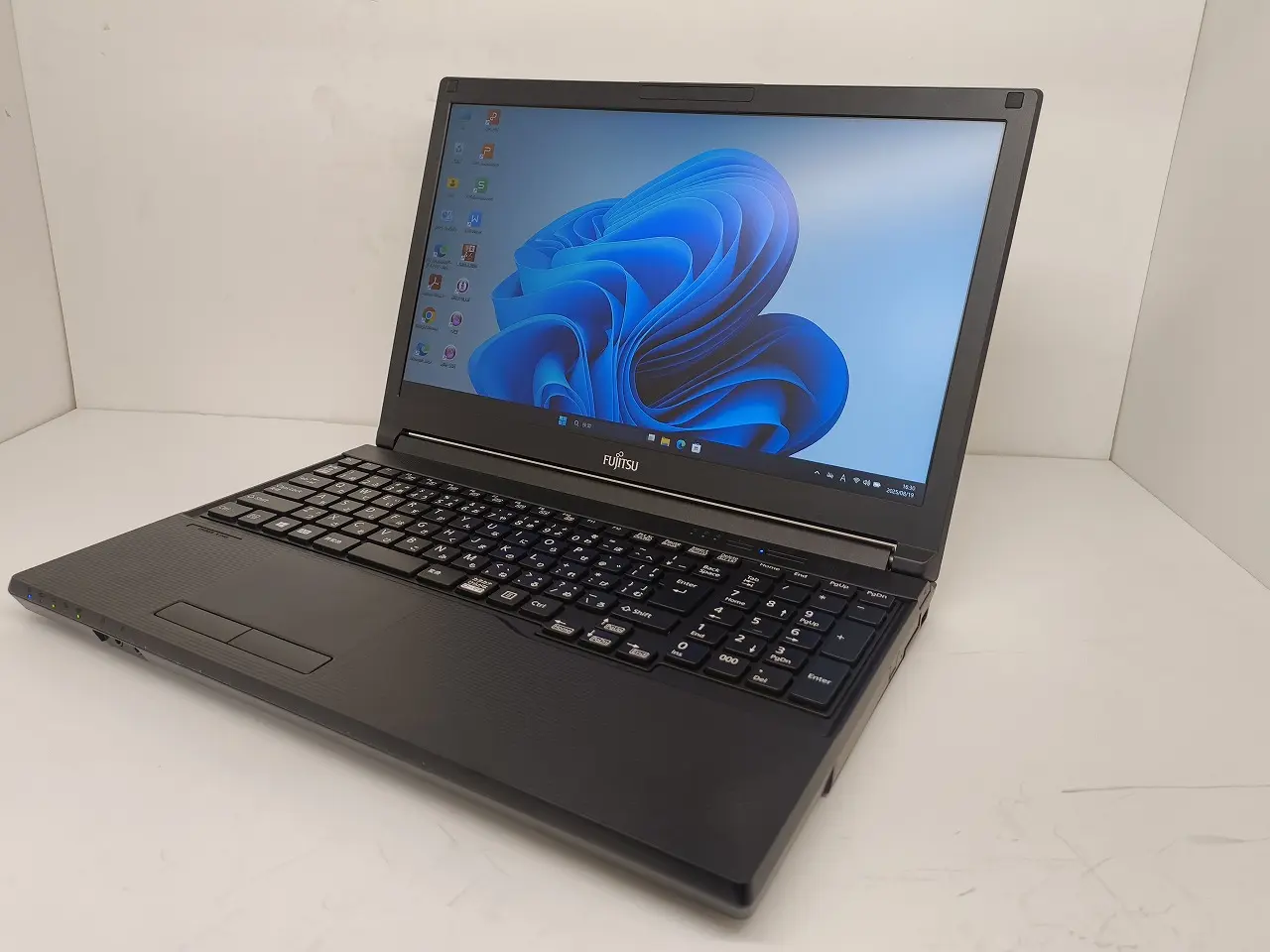 FUJITSU LIFEBOOK A579/A（第8世代Celeron）