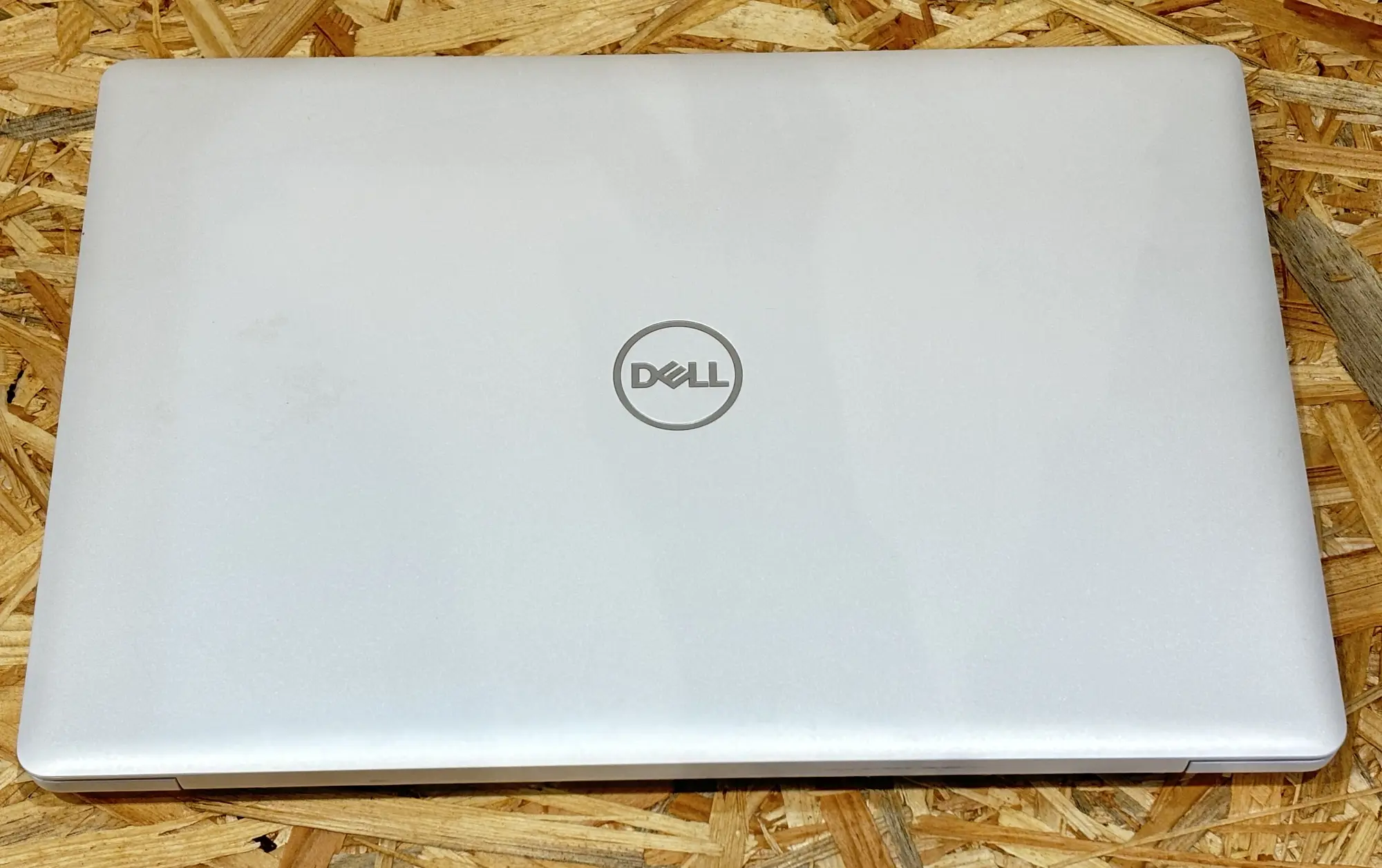 Dell Inspiron 3593 GPU搭載ノートパソコン17インチ 白色 Dell