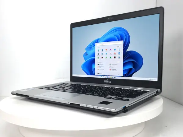 富士通 LIFEBOOK S937/T（第7世代CPU）