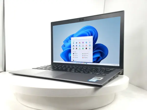VAIO Pro PG VJPG11 (訳あり)(CPU：Core i5 8250U 1.6GHz/メモリ
