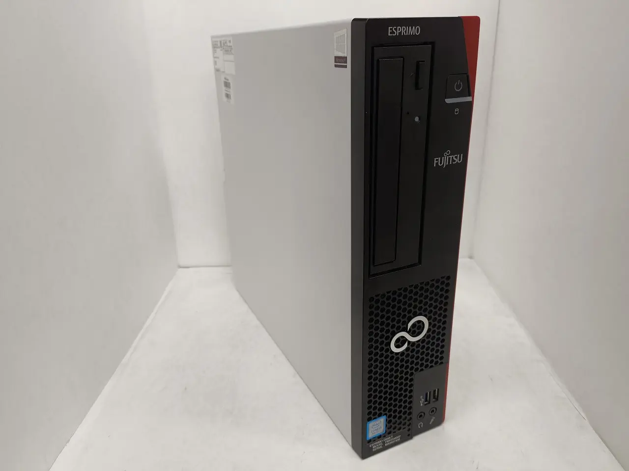 FUJITSU ESPRIMO D588/T（第8世代Corei5）