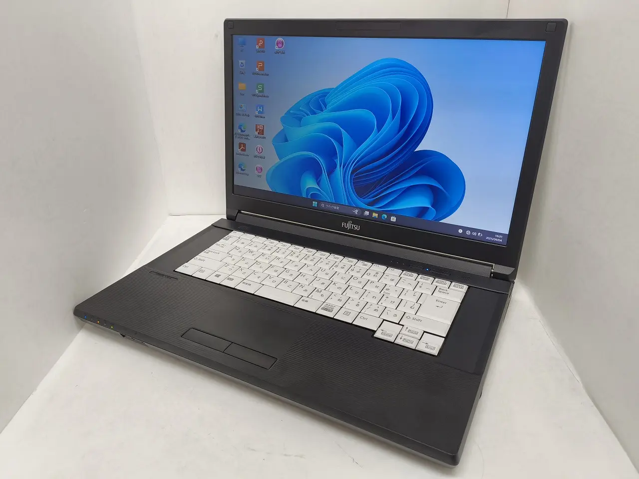 FUJITSU LIFEBOOK A579/B (第8世代Celeron）


