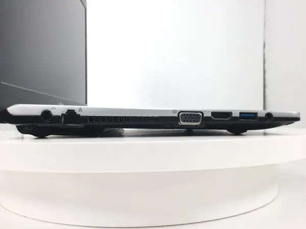 Y937 Fujitsuノートパソコンi5高速SSDサクサク動くWindow11 Y937 Fujitsuノートパソコンi5高速SSDサクサク動くWindow11 FUJITSU