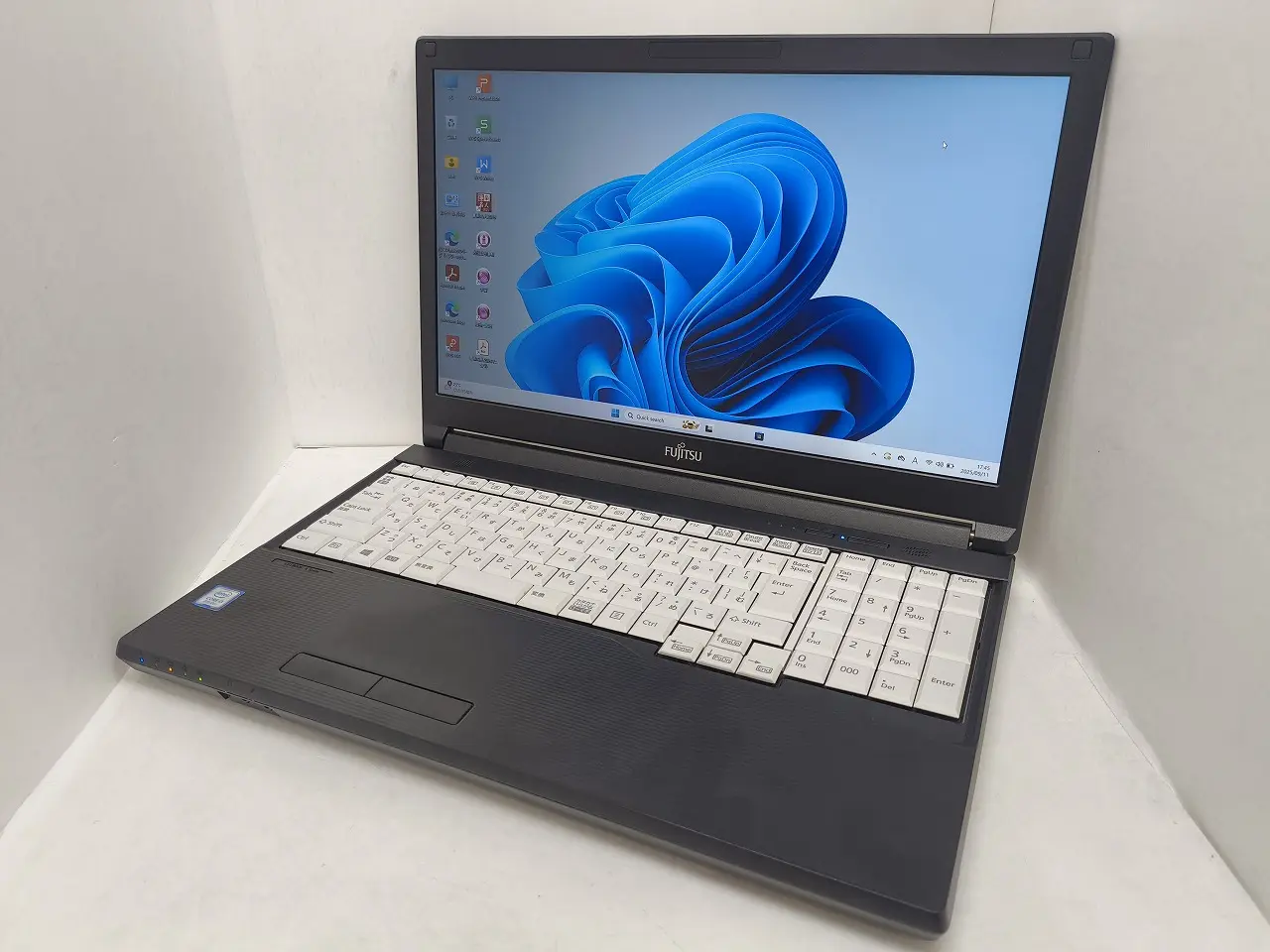 FUJITSU LIFEBOOK A579/B (第8世代Corei3）