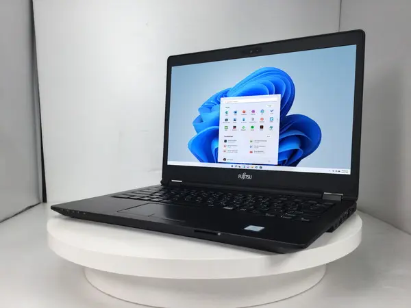富士通 LIFEBOOK U749/A（第8世代CPU）