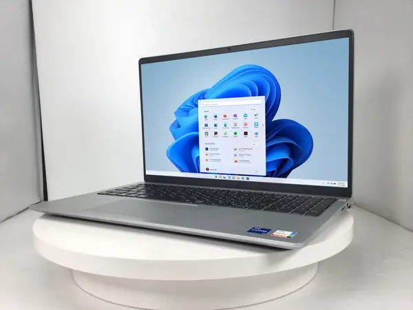 DELL Inspiron15 3520（第12世代CPU）