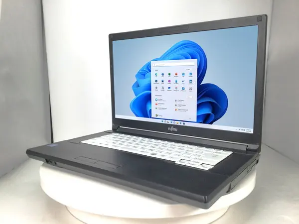 富士通 LIFEBOOK A579/B（第8世代CPU）