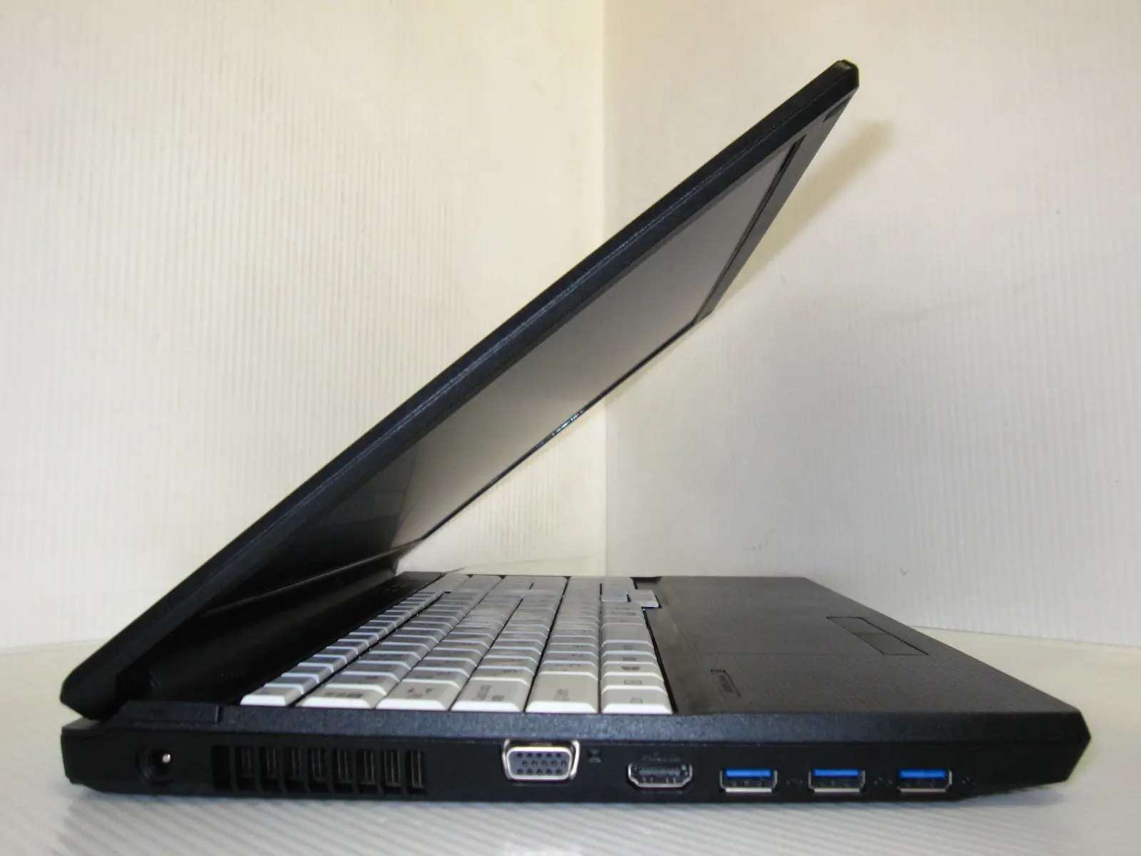富士通 A579/B 第8世代 i3 メモリ8GB SSD512GB jyohokaikan-ys_nt-250430-a579b