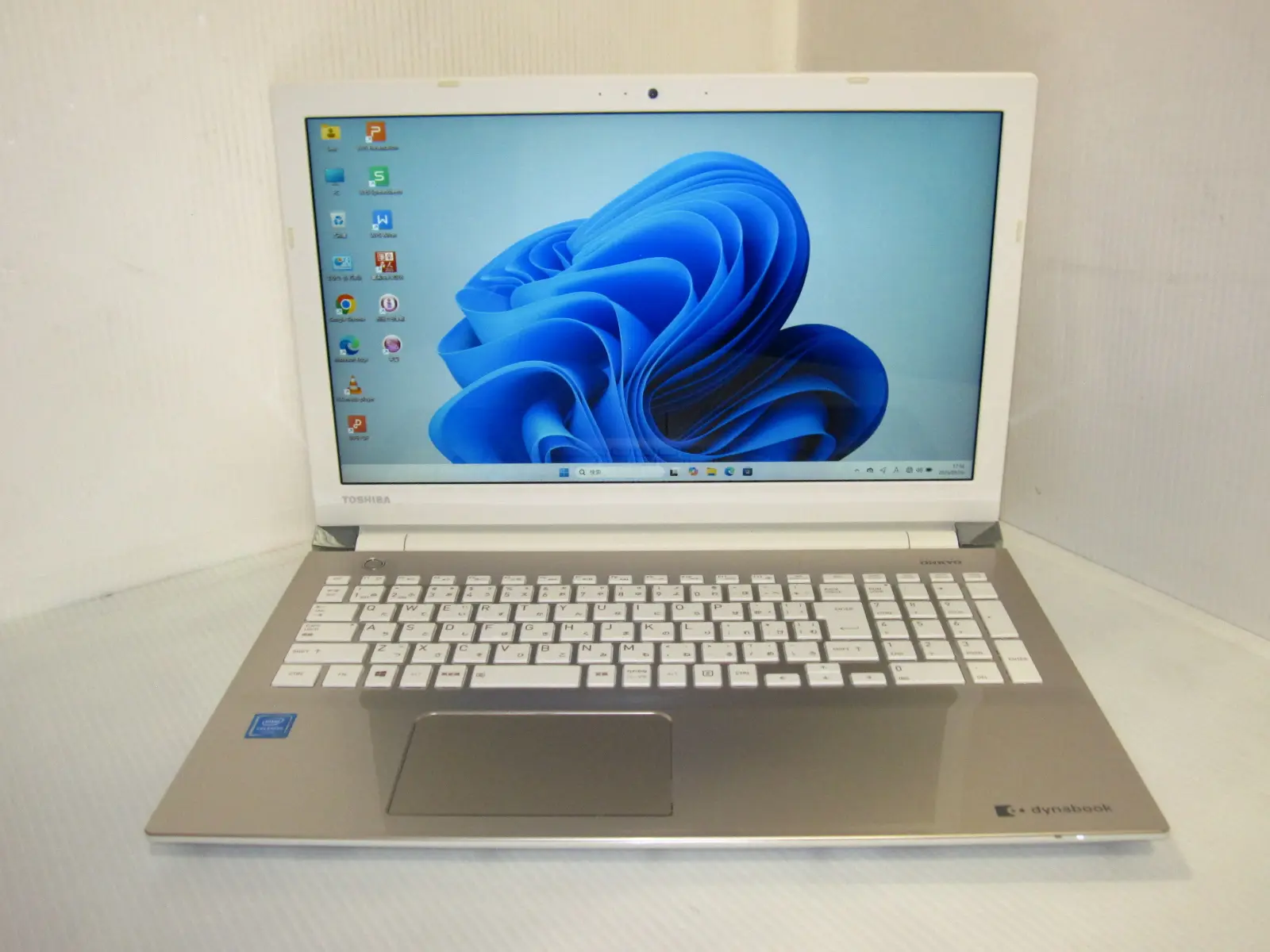 東芝 dynabook T45/DGS (第7世代CPU)