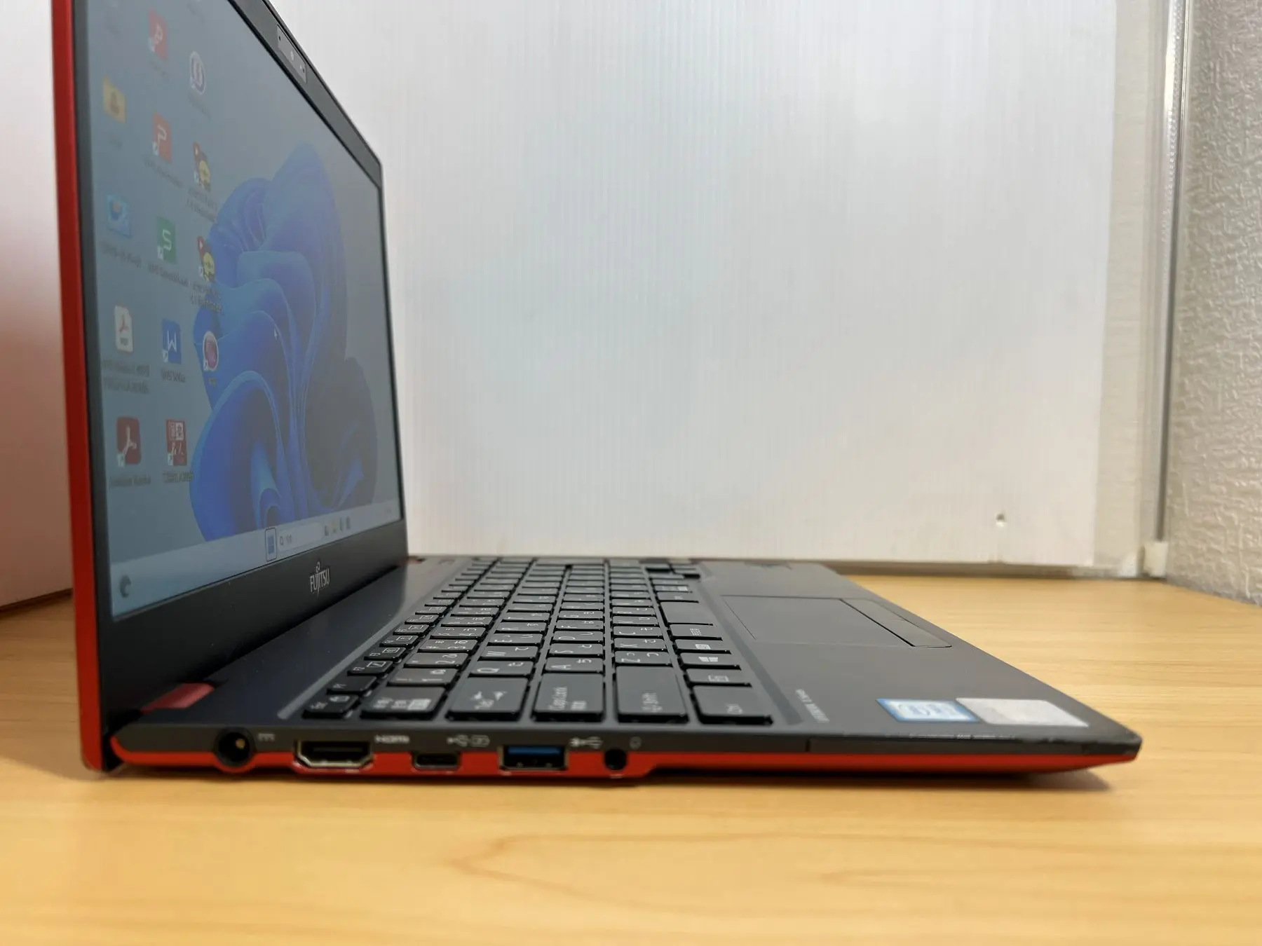 LIFEBOOK U938/V(CPU： Core i5 8350U 1.7GHz/メモリ：8GB/SSD：256GB)