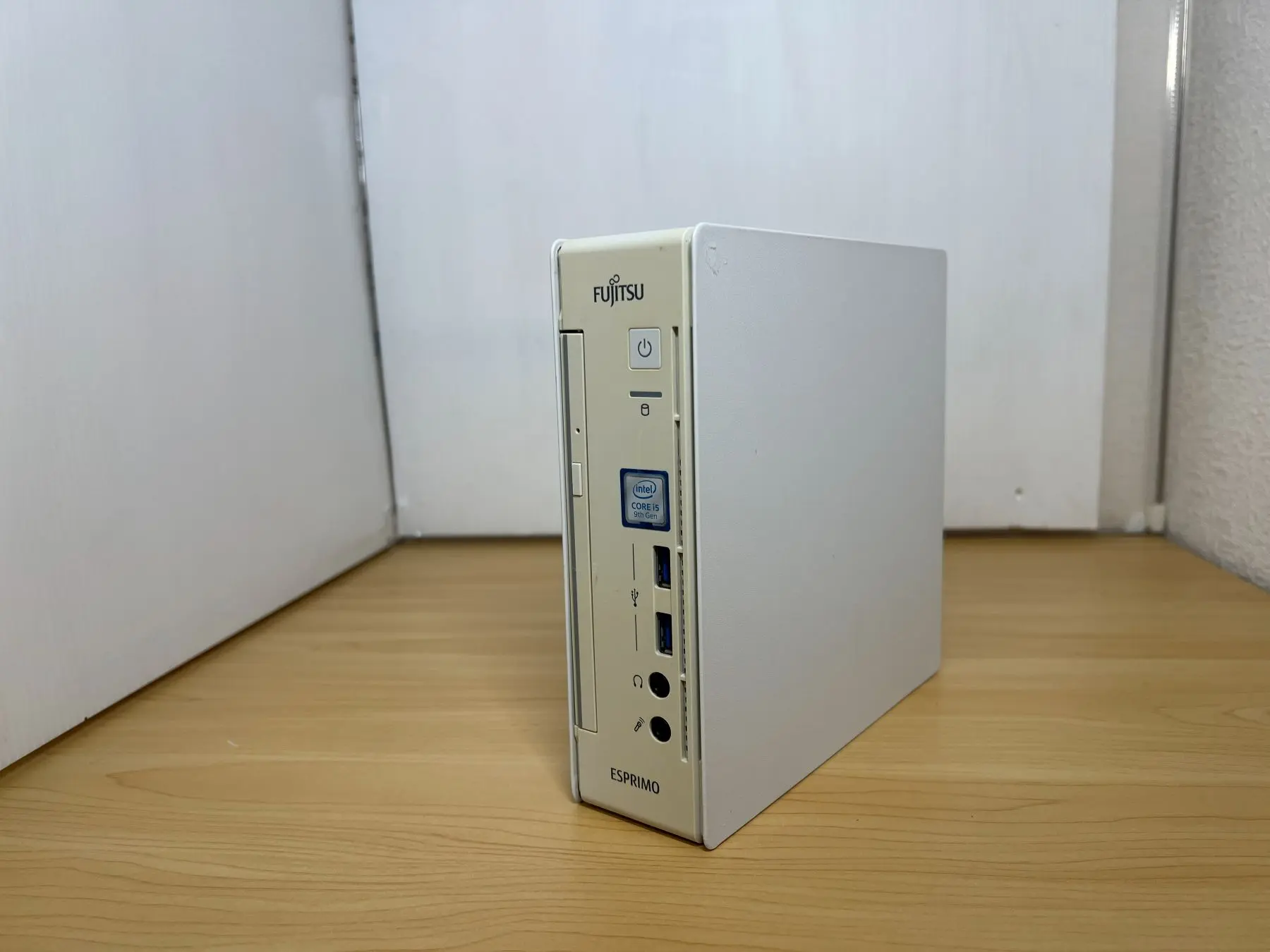 富士通 ESPRIMO Q558/B