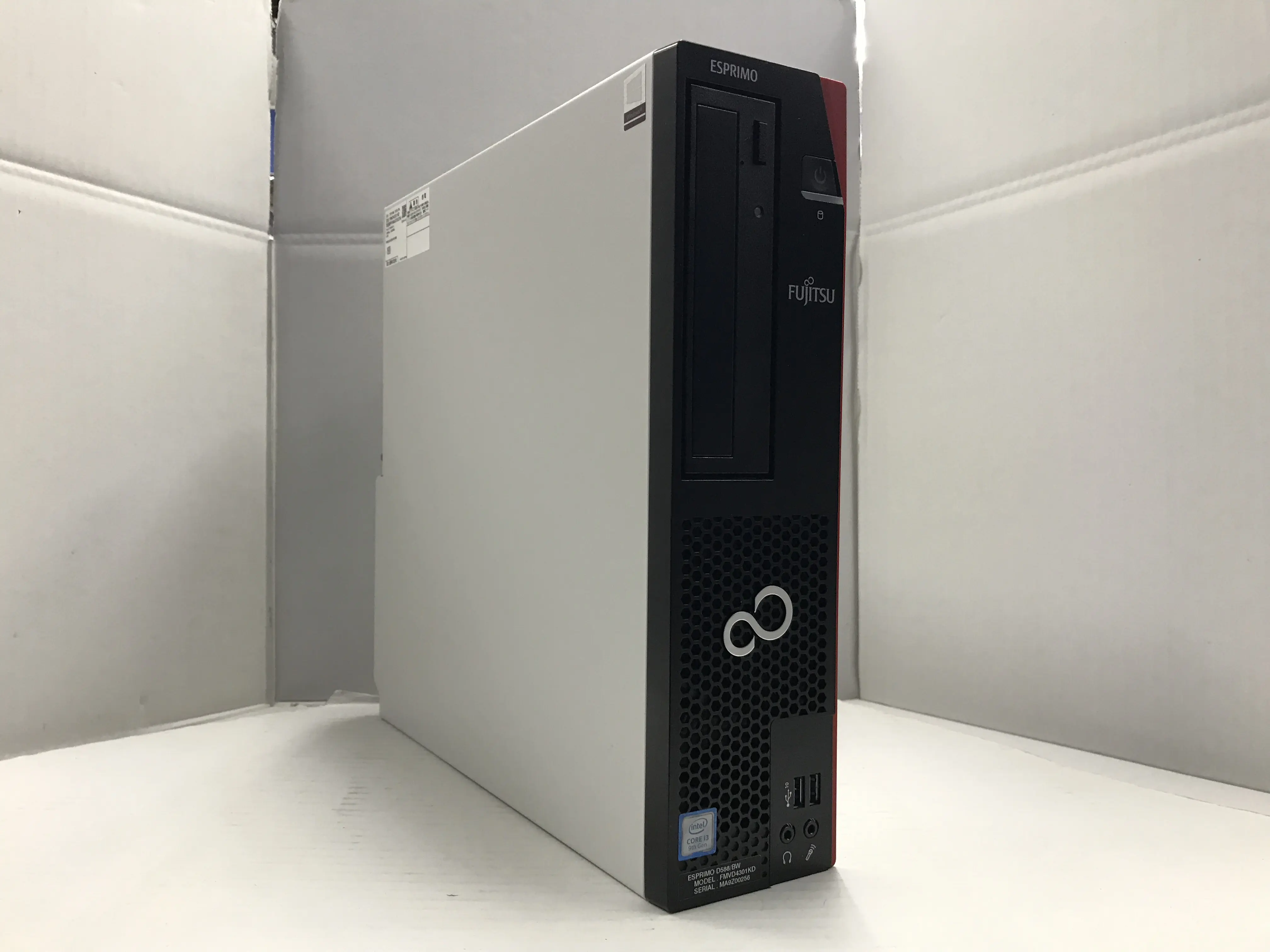 富士通 ESPRIMO D588/BW