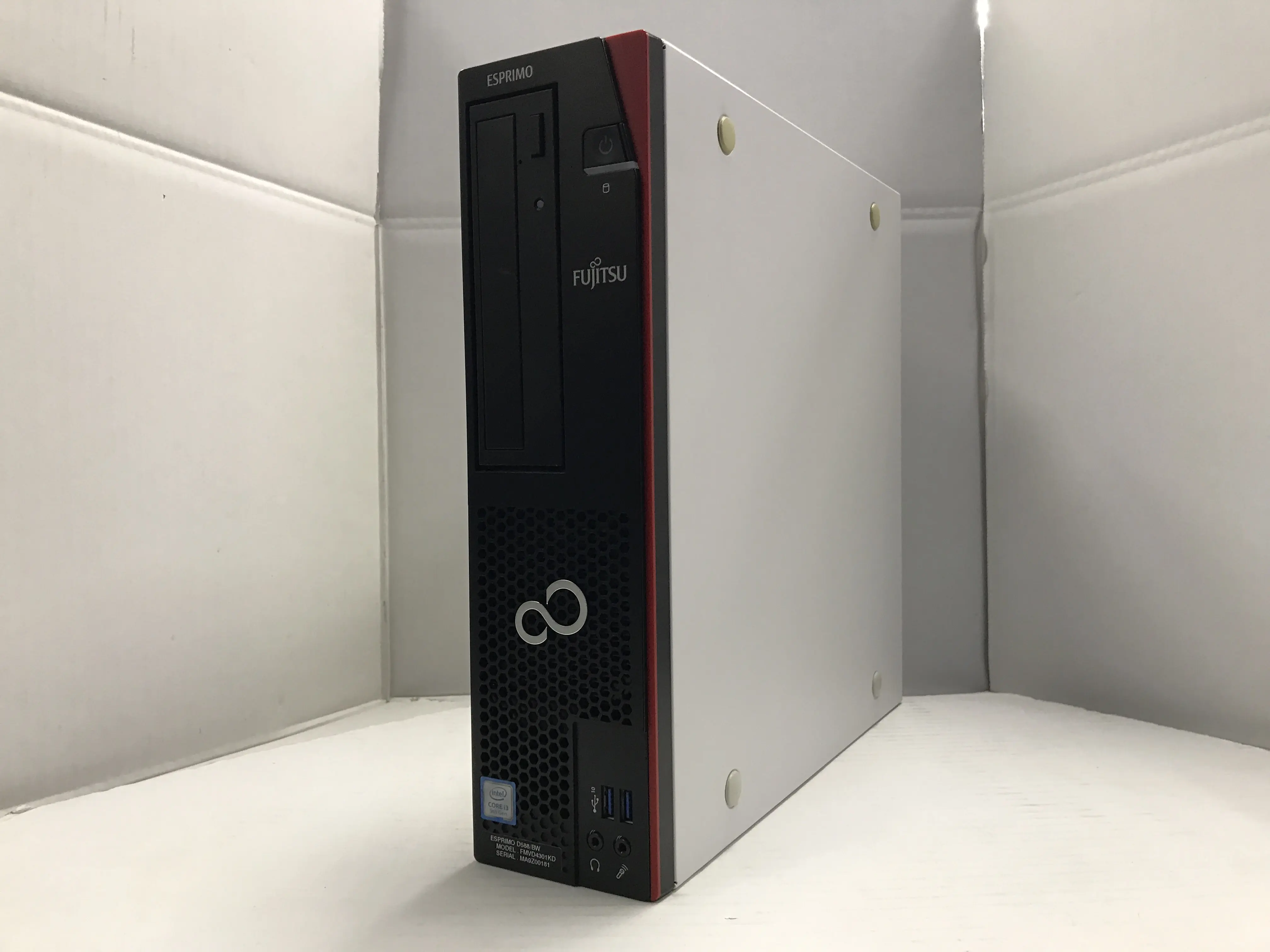 富士通 ESPRIMO D588/BW